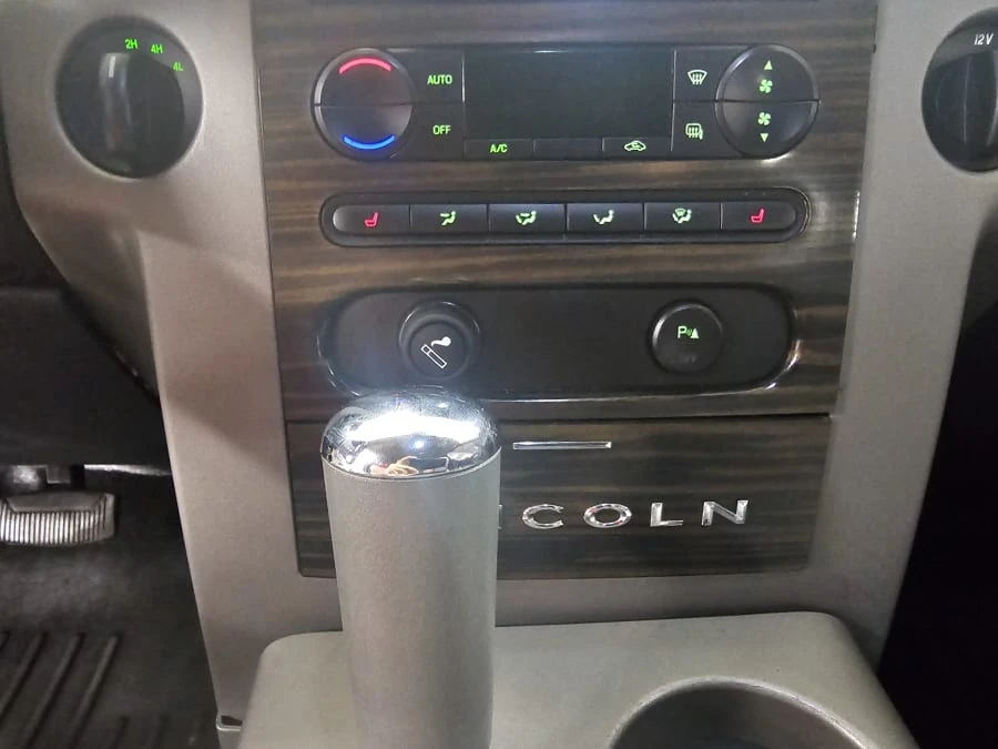 2007 Lincoln Mark LT - Image 10 of 14