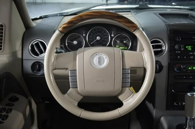 2007 Lincoln Mark LT - Image 13 of 20