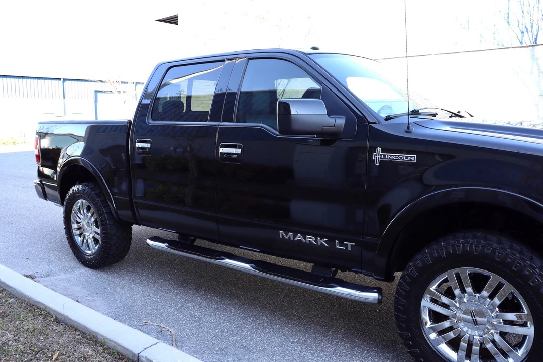 2007 Lincoln Mark LT - Image 10 of 21