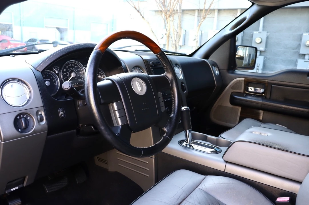 2007 Lincoln Mark LT - Image 16 of 21