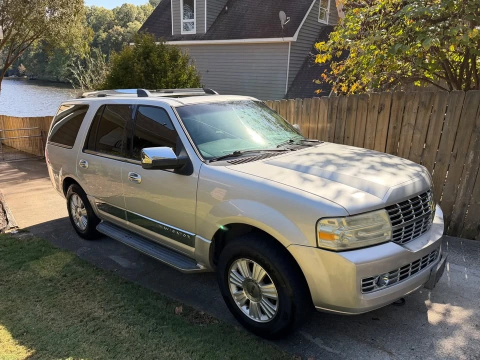 2007 Lincoln Navigator 3rd Gen - Image 2 of 8
