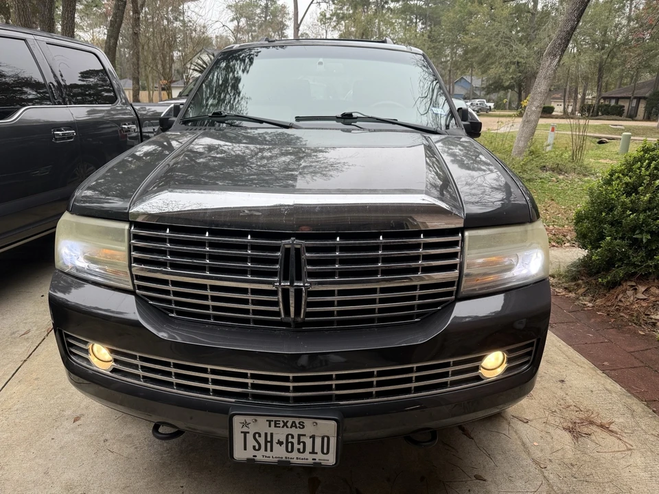 2007 Lincoln Navigator 3rd Gen - Image 2 of 16