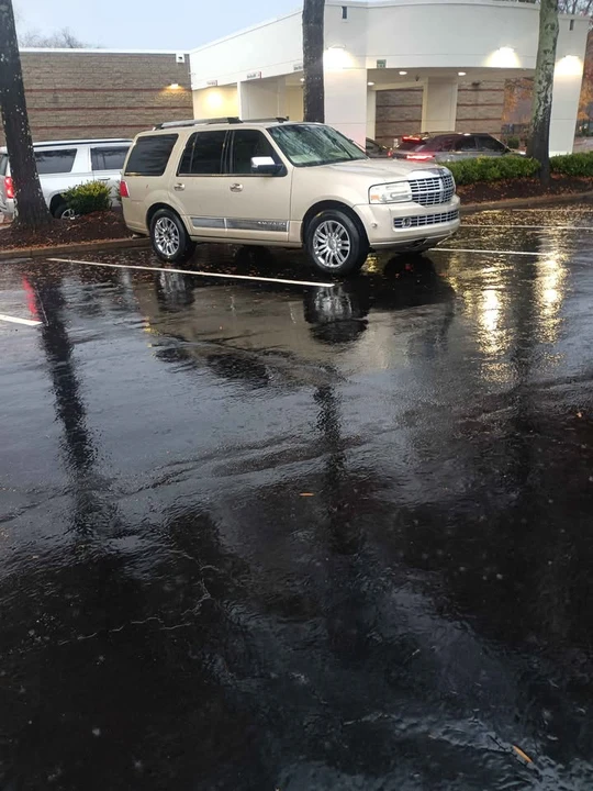 2007 Lincoln Navigator 3rd Gen - Image 2 of 5