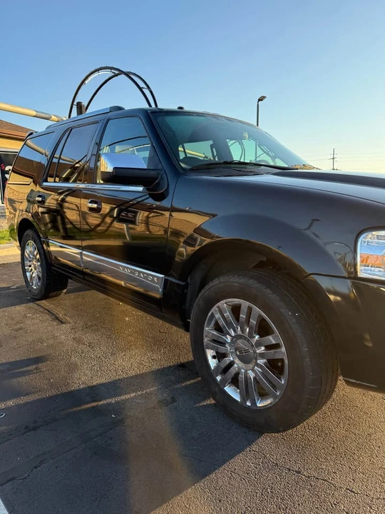 2007 Lincoln Navigator 3rd Gen - Image 2 of 20