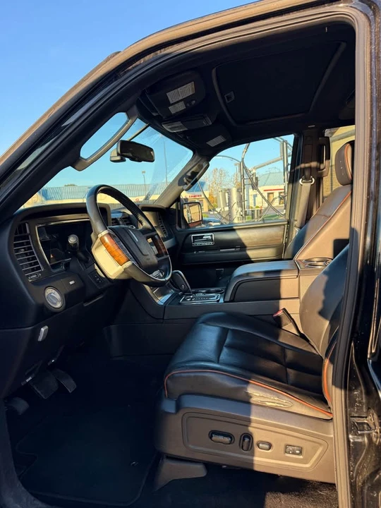 2007 Lincoln Navigator 3rd Gen - Image 10 of 20