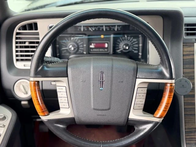 2007 Lincoln Navigator 3rd Gen - Image 18 of 21