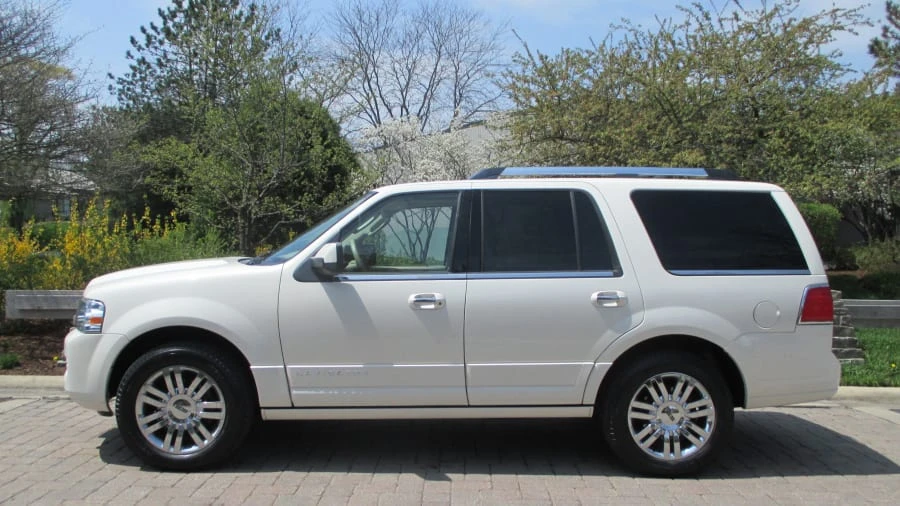 2007 Lincoln Navigator 3rd Gen - Image 2 of 18
