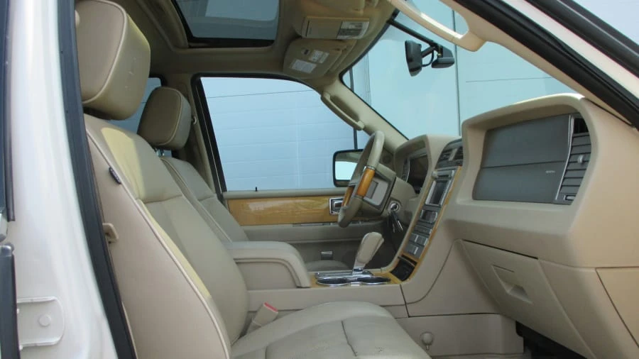 2007 Lincoln Navigator 3rd Gen - Image 8 of 18