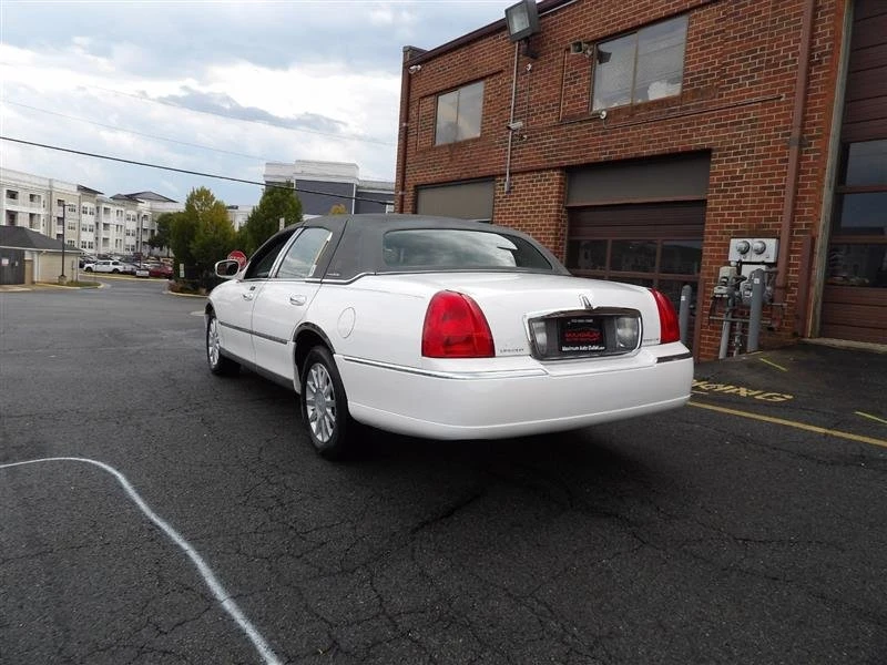 2007 Lincoln Town Car - Image 5 of 20