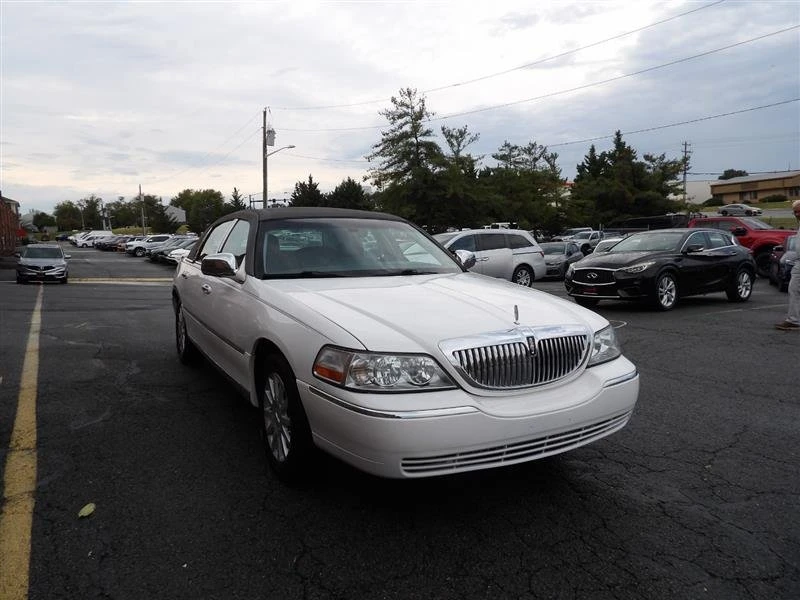 2007 Lincoln Town Car - Image 2 of 20