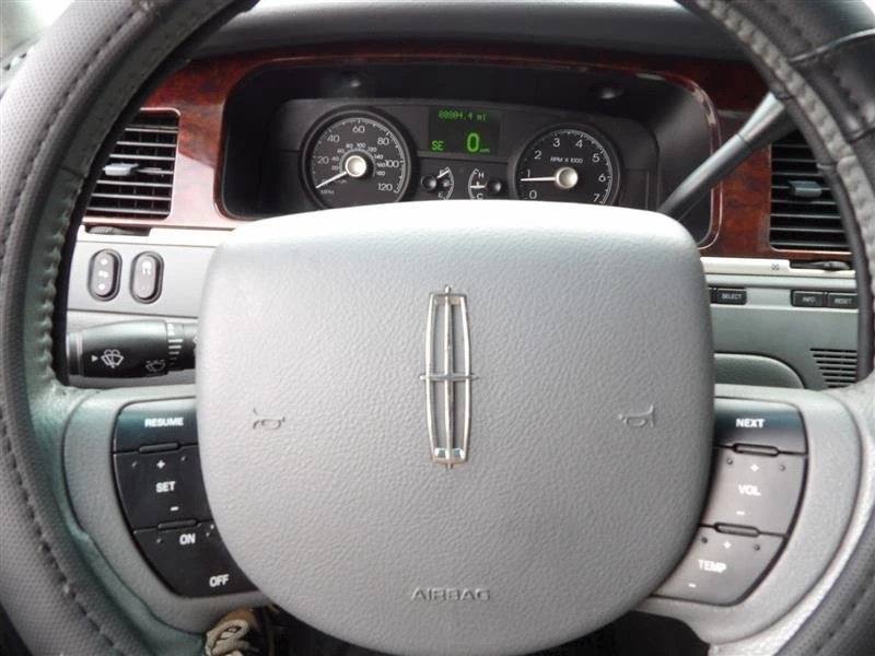 2007 Lincoln Town Car - Image 19 of 20