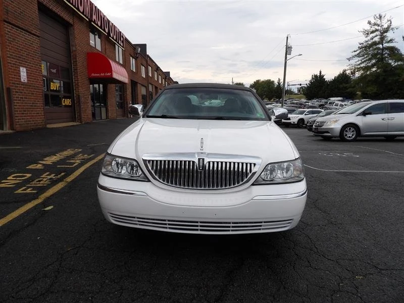 2007 Lincoln Town Car - Image 3 of 20