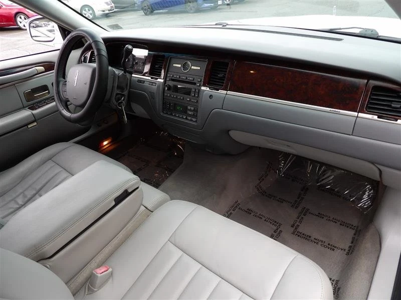 2007 Lincoln Town Car - Image 15 of 20