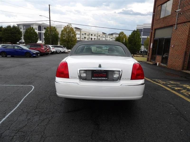 2007 Lincoln Town Car - Image 7 of 20
