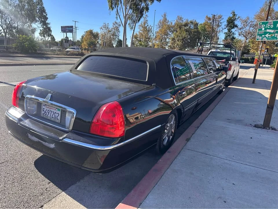 2007 Lincoln Town Car - Image 2 of 8