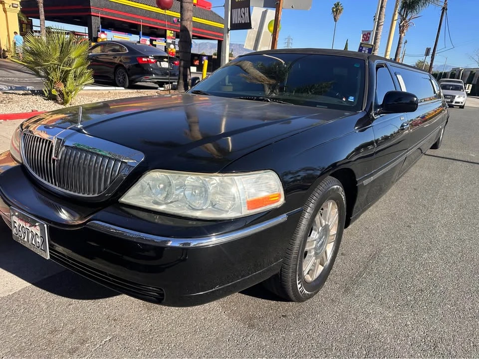 2007 Lincoln Town Car - Image 6 of 8