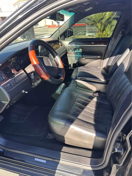 2007 Lincoln Town Car - Image 5 of 8