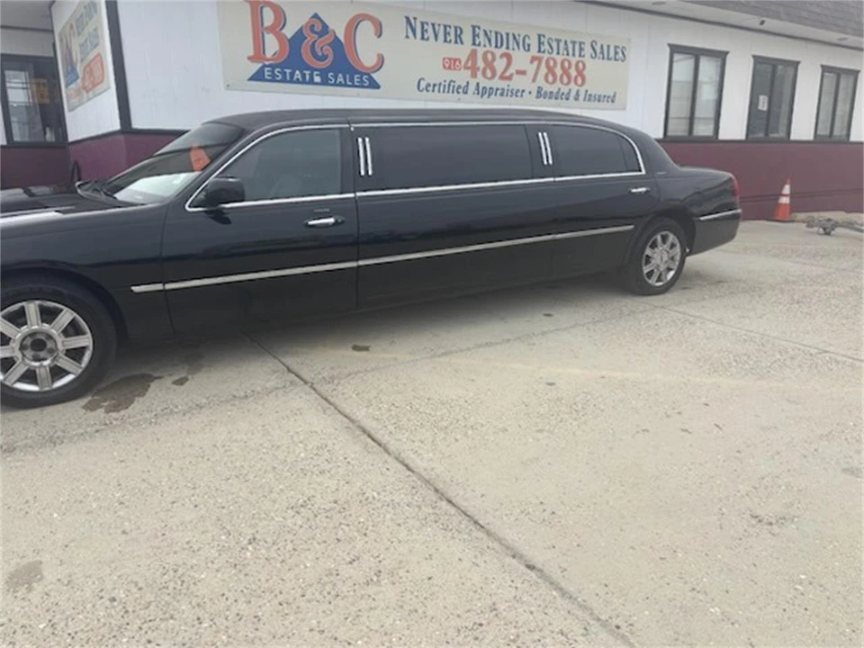 2007 Lincoln Town Car - Image 2 of 5