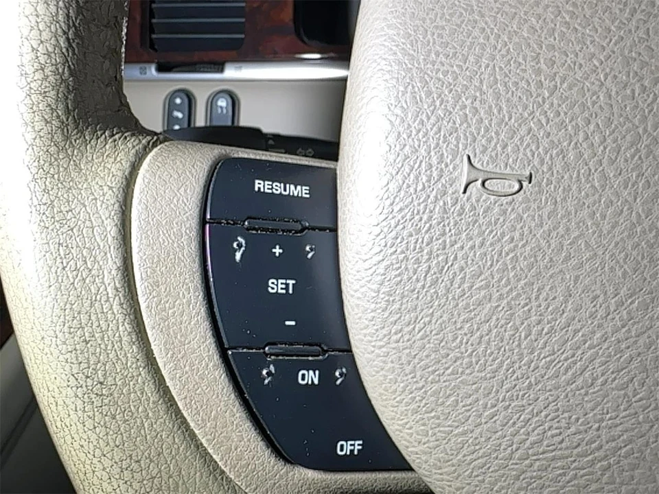 2007 Lincoln Town Car - Image 21 of 31
