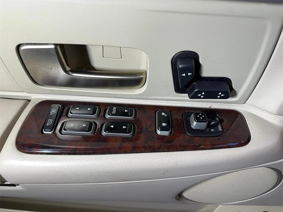 2007 Lincoln Town Car - Image 16 of 31