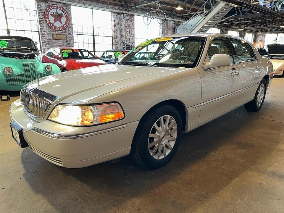 2007 Lincoln Town Car - Image 6 of 31