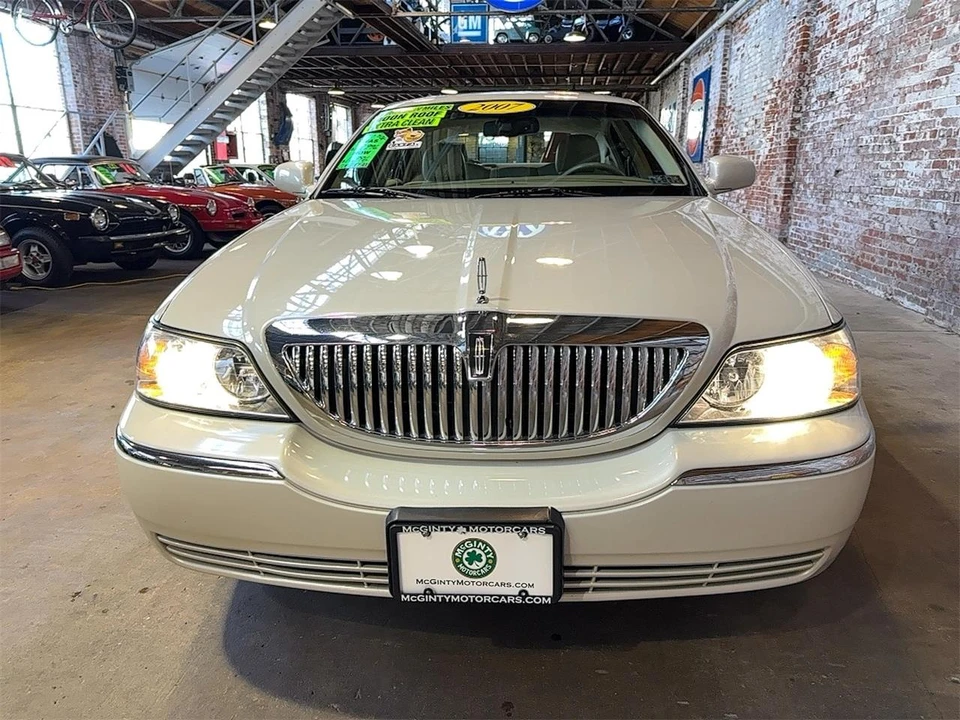 2007 Lincoln Town Car - Image 7 of 31