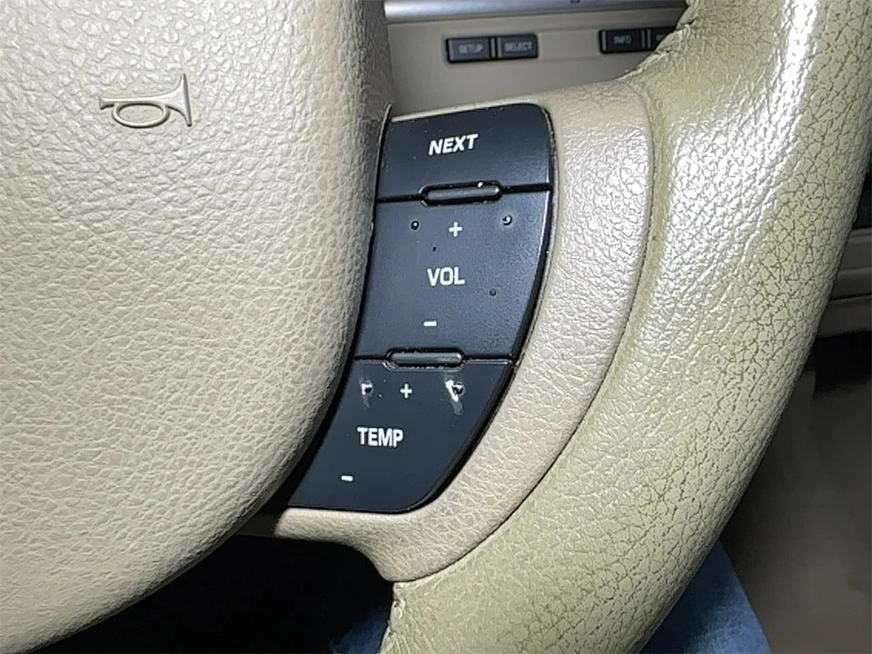 2007 Lincoln Town Car - Image 22 of 31