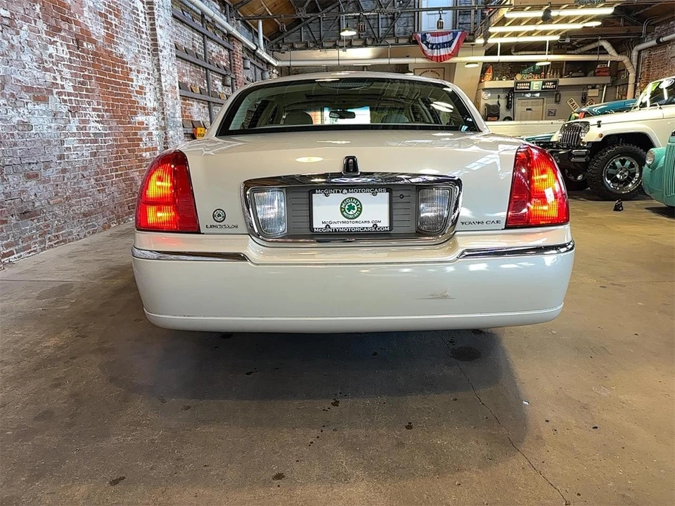 2007 Lincoln Town Car - Image 4 of 31
