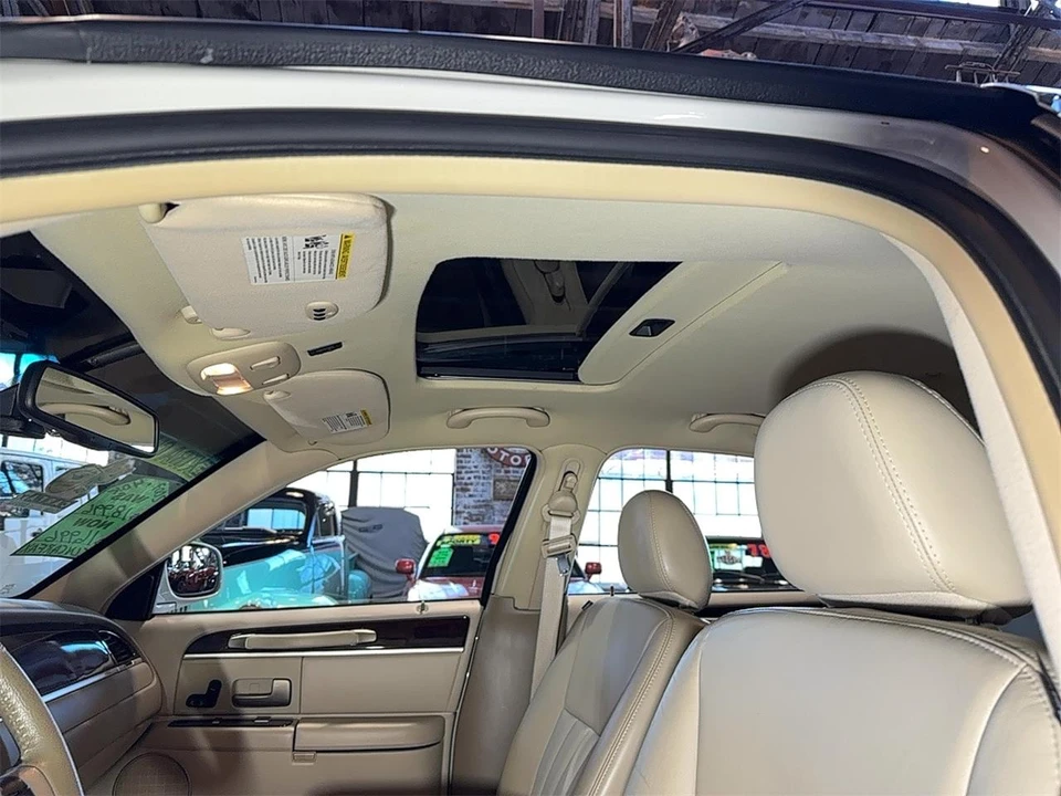 2007 Lincoln Town Car - Image 14 of 31