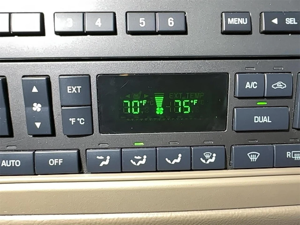 2007 Lincoln Town Car - Image 24 of 31