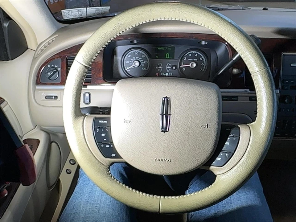 2007 Lincoln Town Car - Image 20 of 31