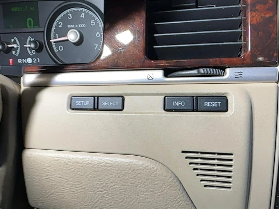 2007 Lincoln Town Car - Image 30 of 31
