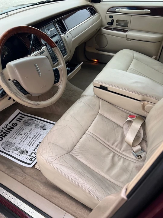 2007 Lincoln Town Car - Image 6 of 6