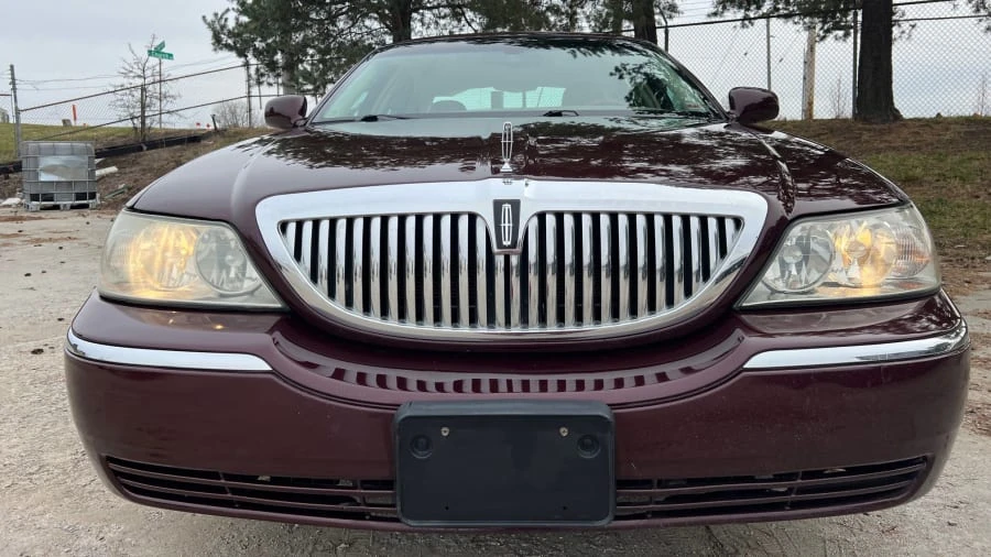 2007 Lincoln Town Car - Image 2 of 6