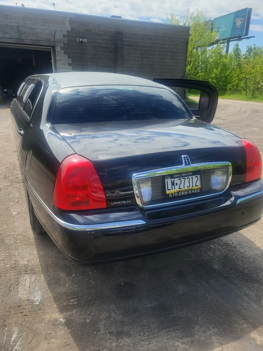2007 Lincoln Town Car - Image 2 of 15