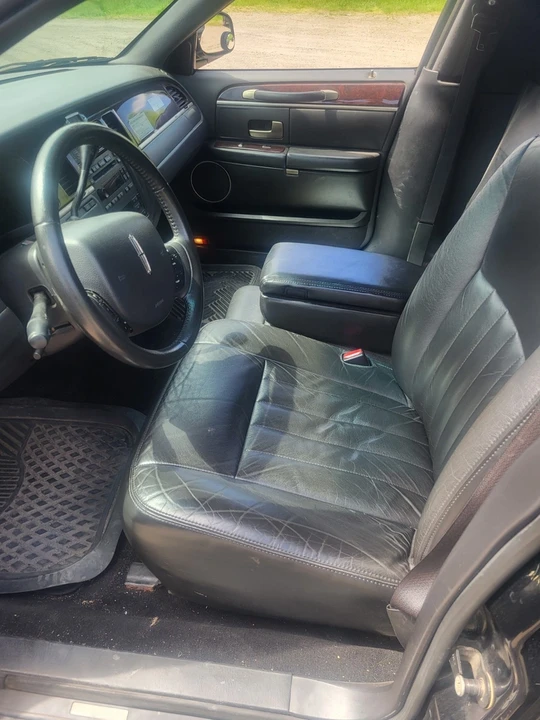2007 Lincoln Town Car - Image 11 of 15