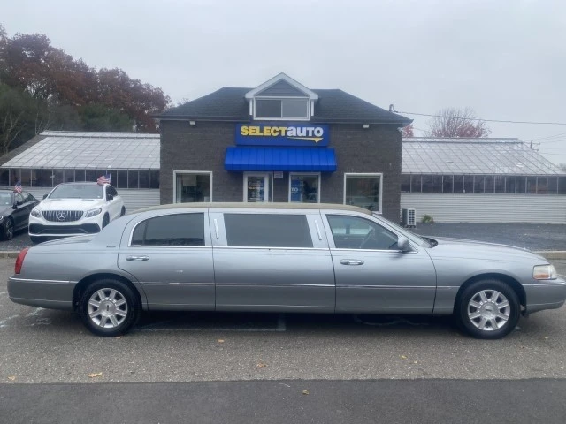 2007 Lincoln Town Car - Image 2 of 12
