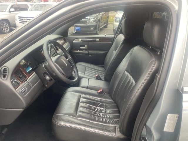 2007 Lincoln Town Car - Image 5 of 21