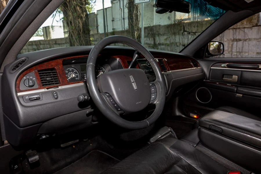 2007 Lincoln Town Car - Image 18 of 31