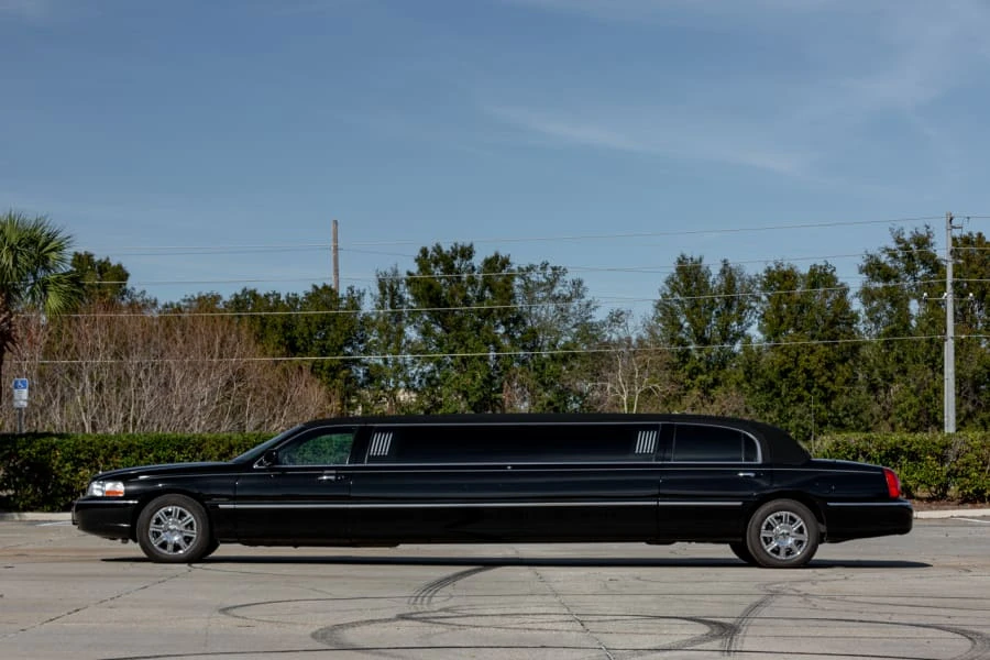 2007 Lincoln Town Car - Image 2 of 31