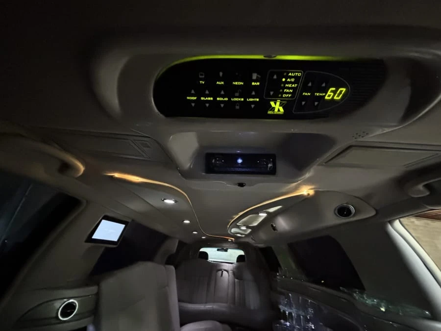 2007 Lincoln Town Car - Image 26 of 31