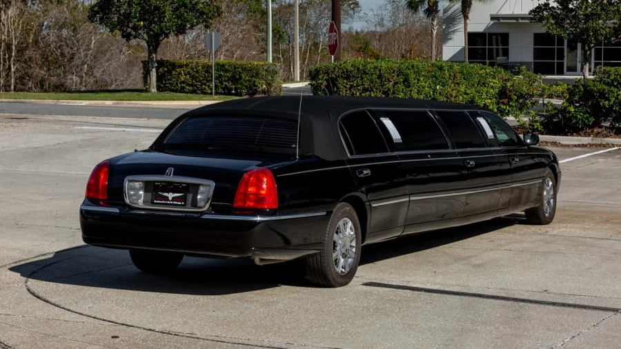2007 Lincoln Town Car - Image 3 of 31