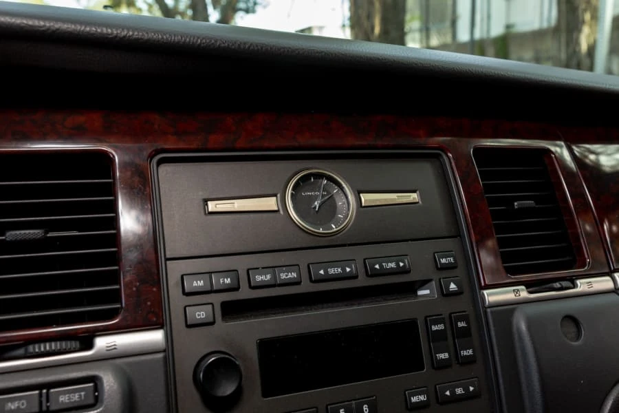 2007 Lincoln Town Car - Image 13 of 31