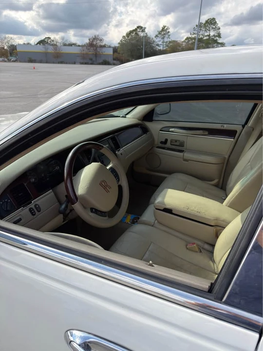 2007 Lincoln Town Car - Image 16 of 20