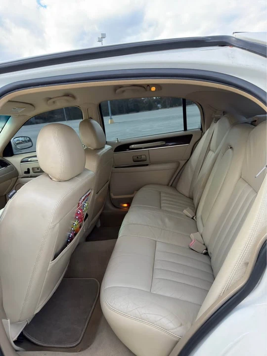 2007 Lincoln Town Car - Image 13 of 20