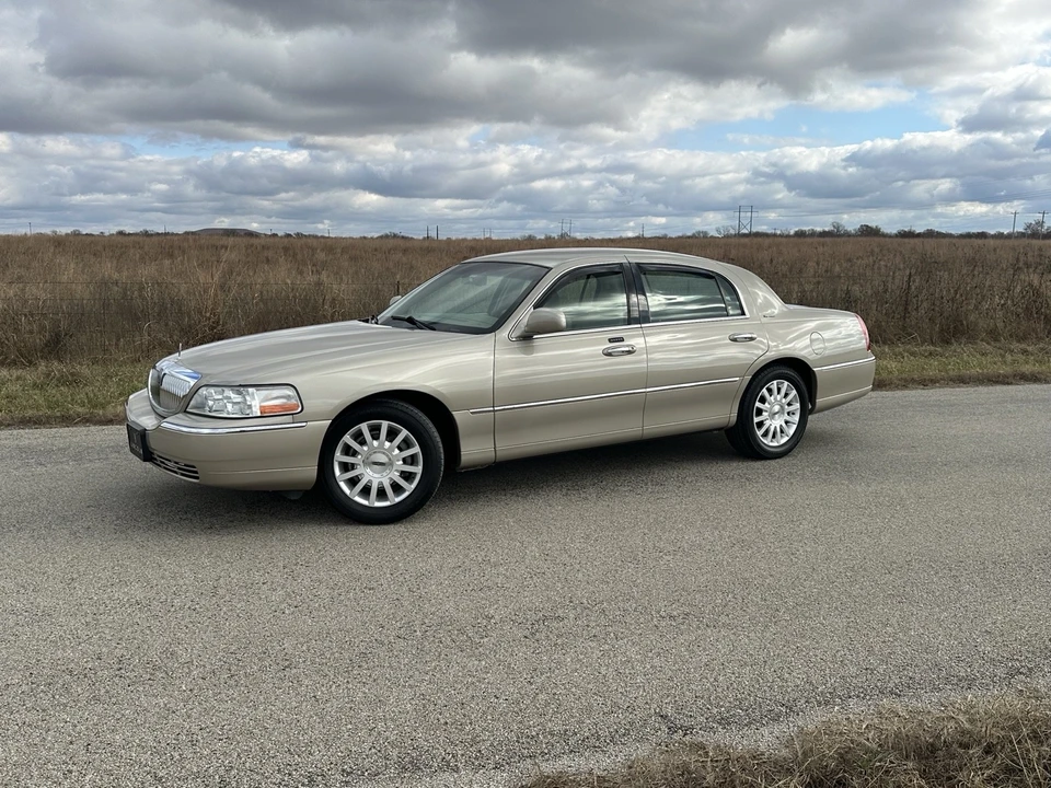 2007 Lincoln Town Car - Image 14 of 21
