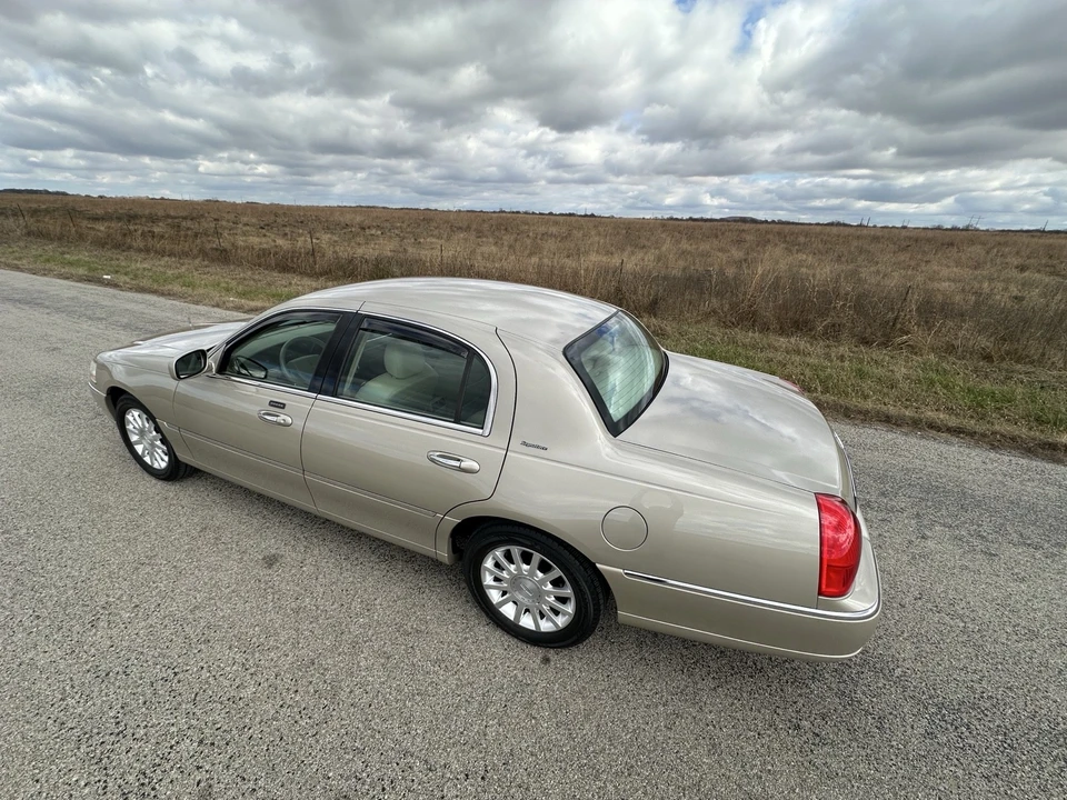 2007 Lincoln Town Car - Image 6 of 21