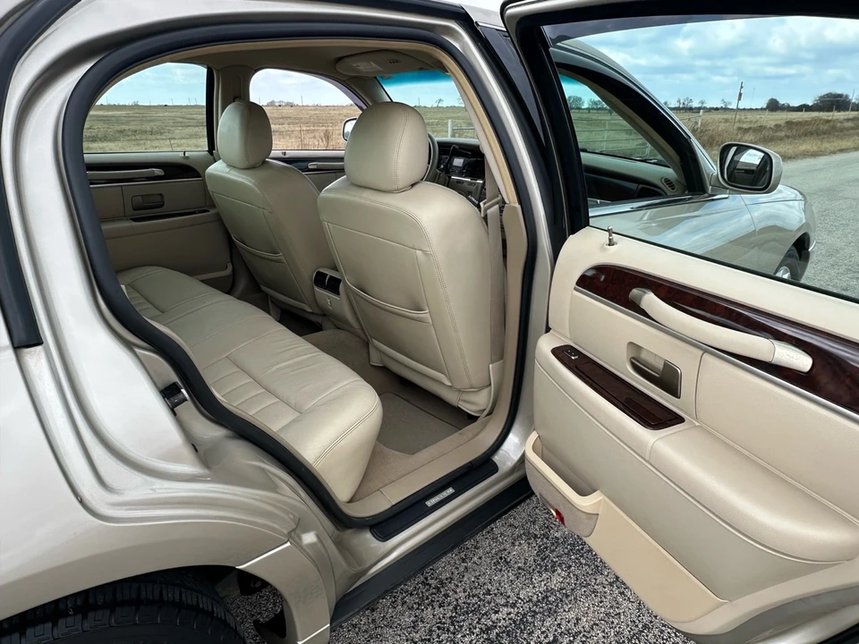 2007 Lincoln Town Car - Image 20 of 21