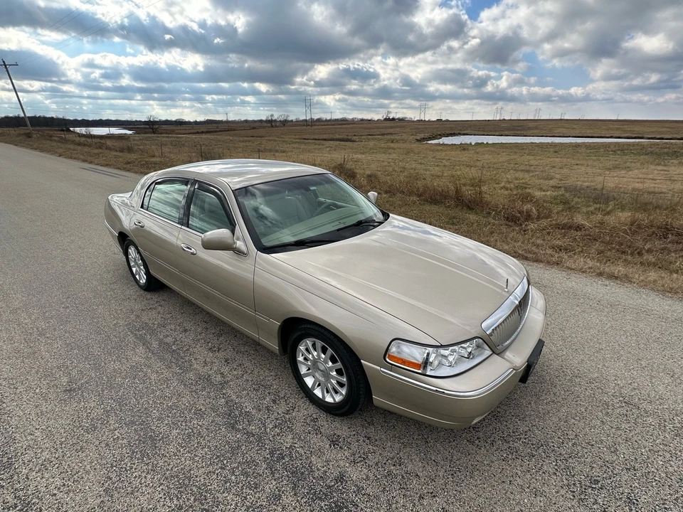 2007 Lincoln Town Car - Image 4 of 21