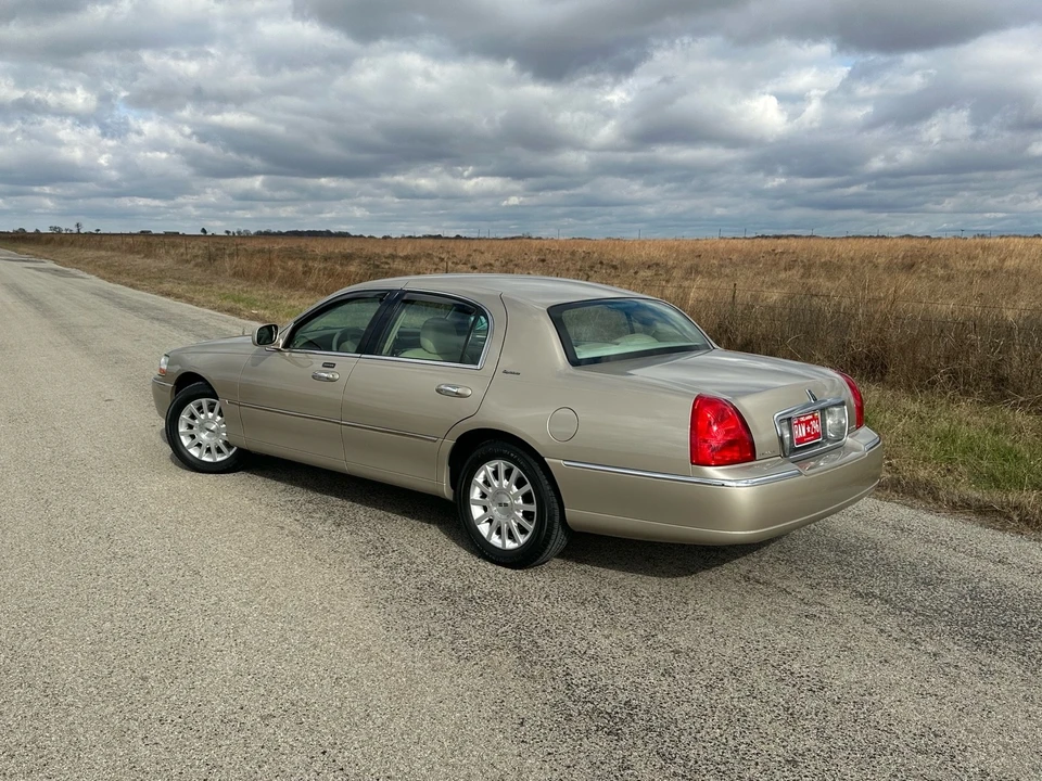 2007 Lincoln Town Car - Image 13 of 21